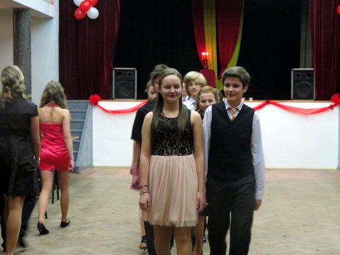 Tanečný večierok ôsmich ročníkov zo ZŠ s MŠ Čierne Vyšný koniec